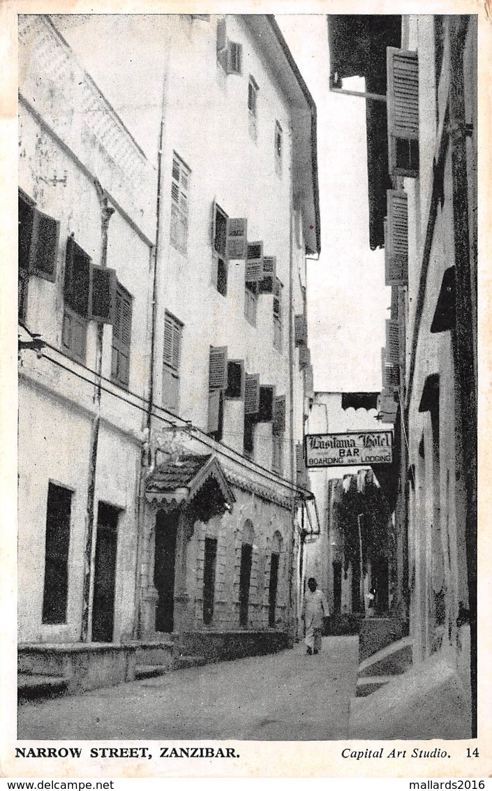 ZANZIBAR - NARROW STREET ~ AN OLD REAL PHOTO POSTCARD #94615 - Tanzania