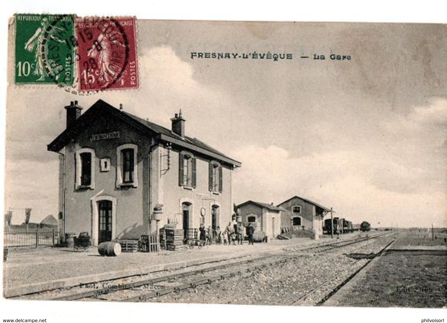 FRESNAY L EVEQUE LA GARE TRES ANIMEE - Altri & Non Classificati