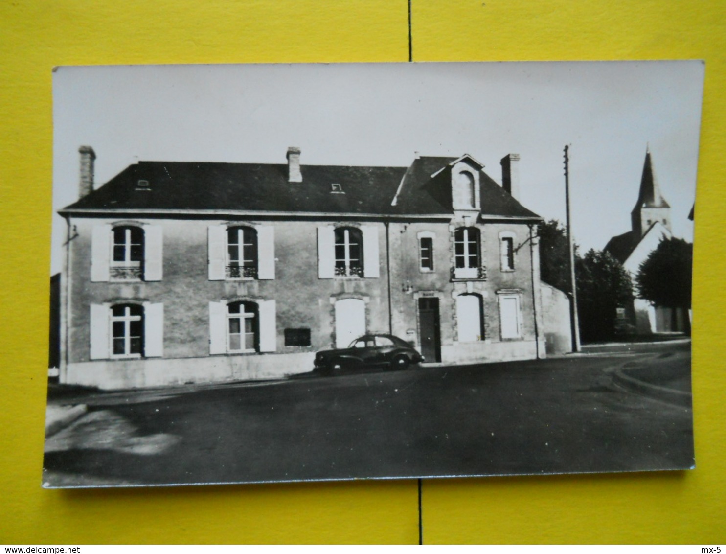 Gastines ,école ,voiture - Solesmes