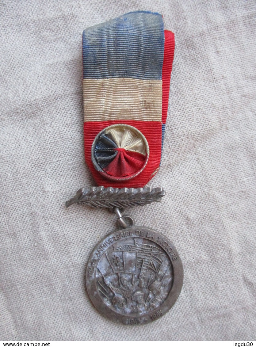 Médaille Du 40eme Anniversaire De La Victoire 1945 1985 - Francia