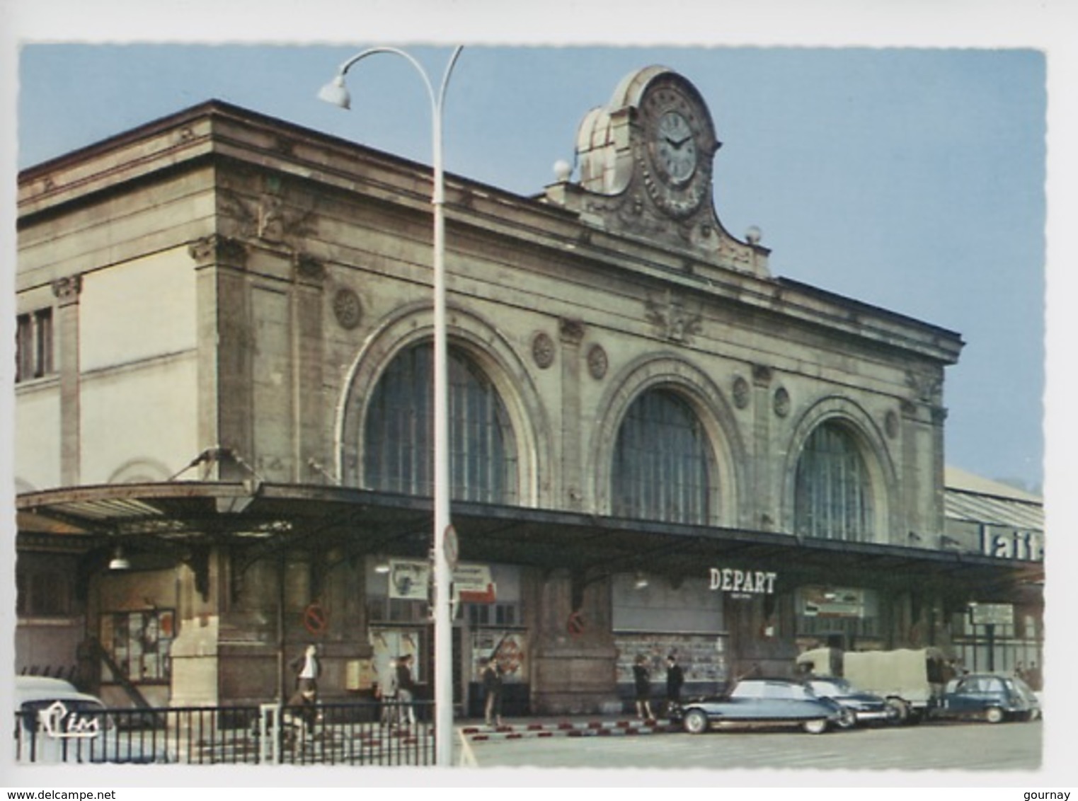 Lyon : La Gare Perrache (cp Vierge N°227 Combier) Citroën Ds Panhard Renault 4 L - Otros & Sin Clasificación