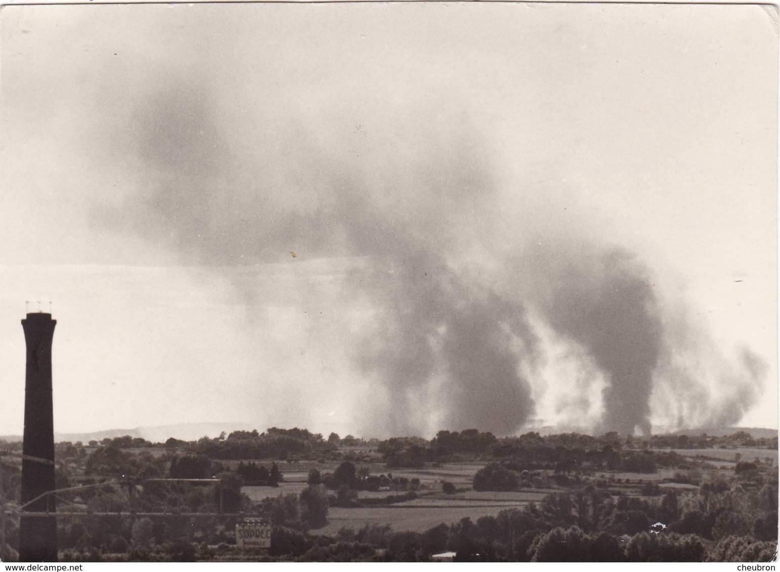 06. VENTABREN - COUDOUX. . EVOLUTION DE L'INCENDIE DU 6 JUIN 1966. 8 PHOTOS D'UN AMATEUR.PRISES DE SON BALCON.