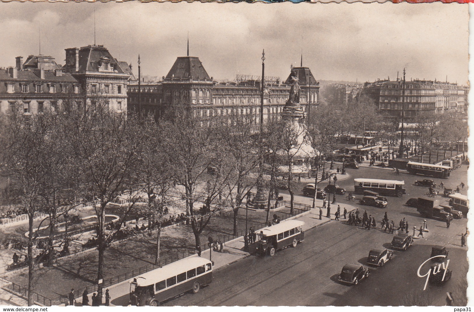 Bus - Place De La République à Paris - Bus & Autocars