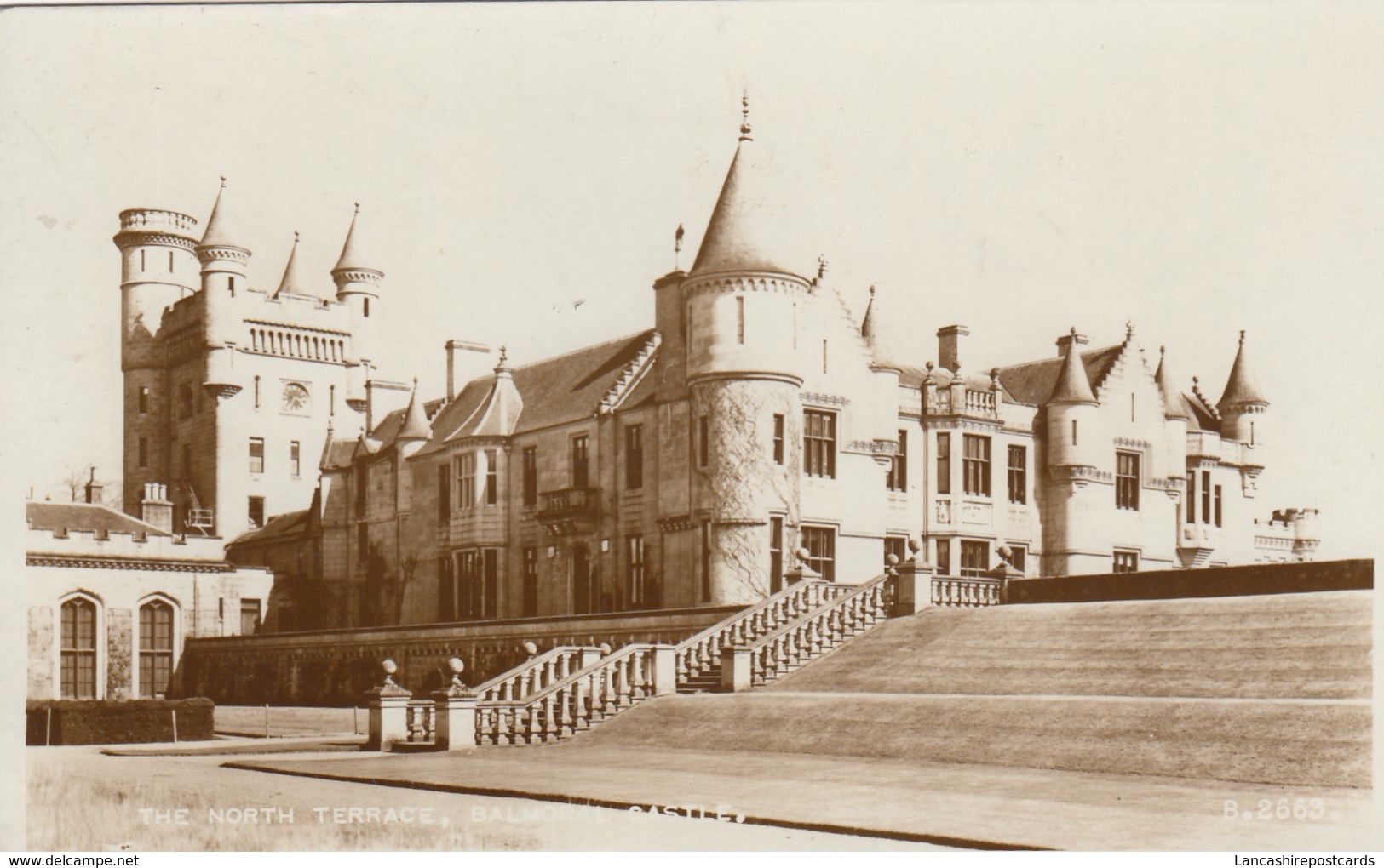 Postcard The North Terrace Balmoral Castle RP My Ref  B13569 - Aberdeenshire