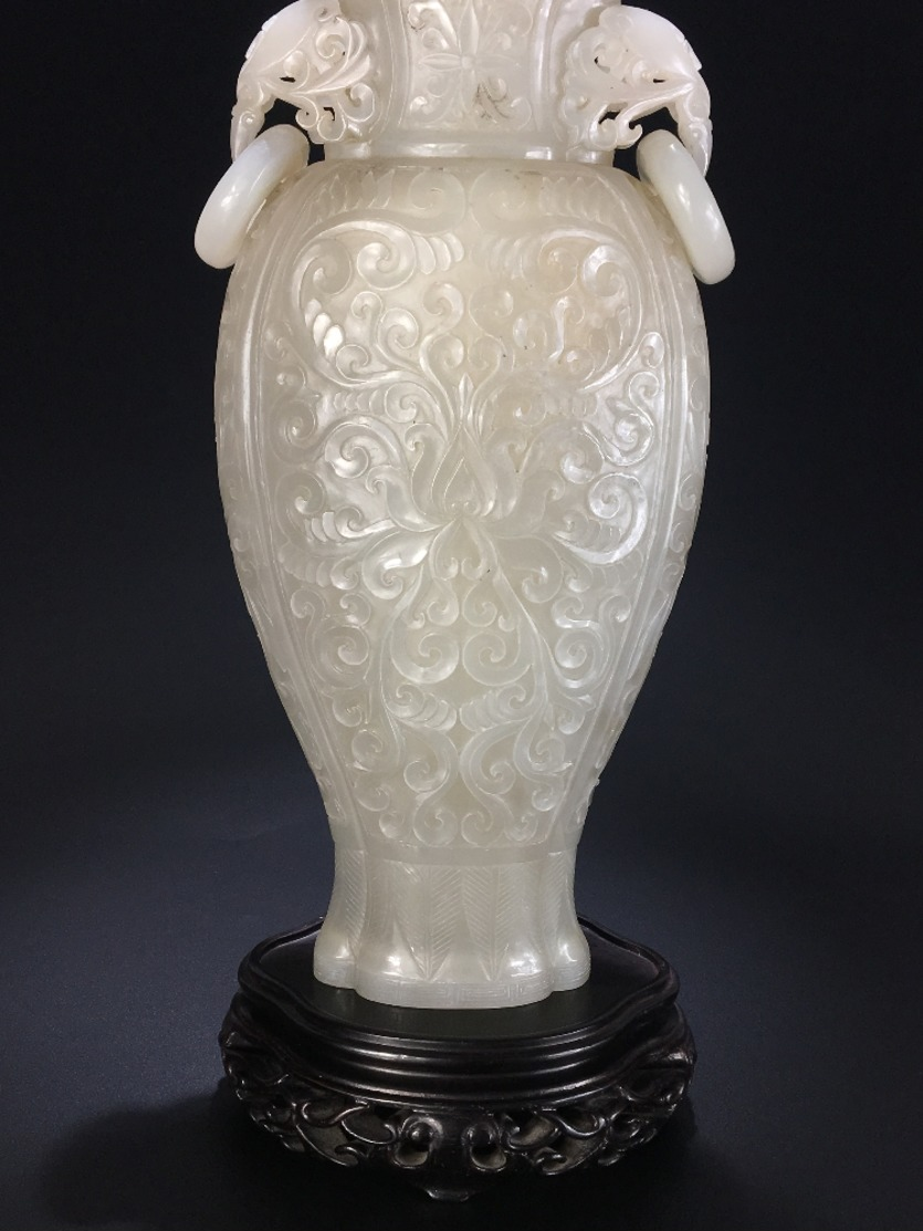 A Very Old Jade Vase Sculpture From China - Altri & Non Classificati