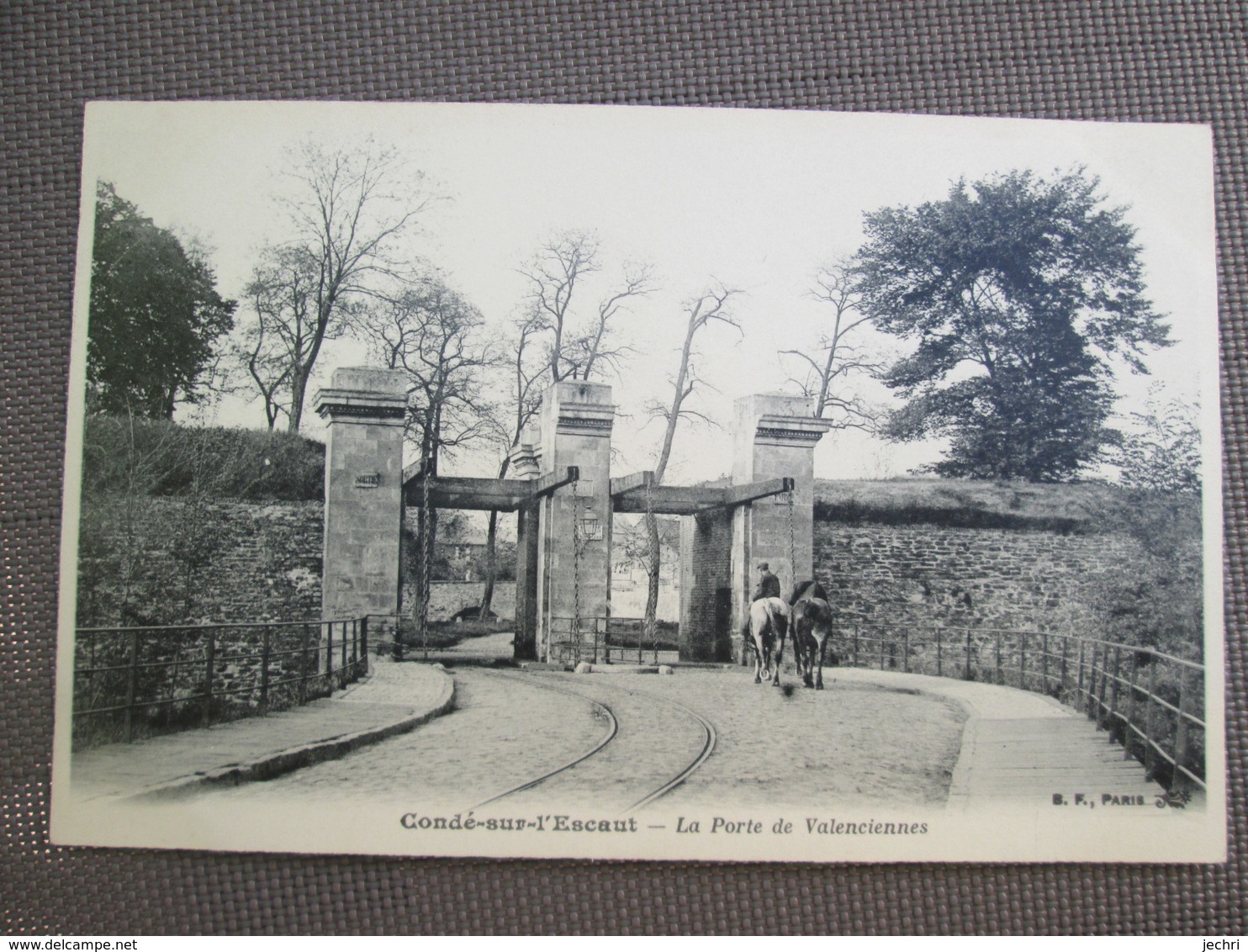 CONDE SUR L ESCAUT . La Porte De Valenciennes - Conde Sur Escaut