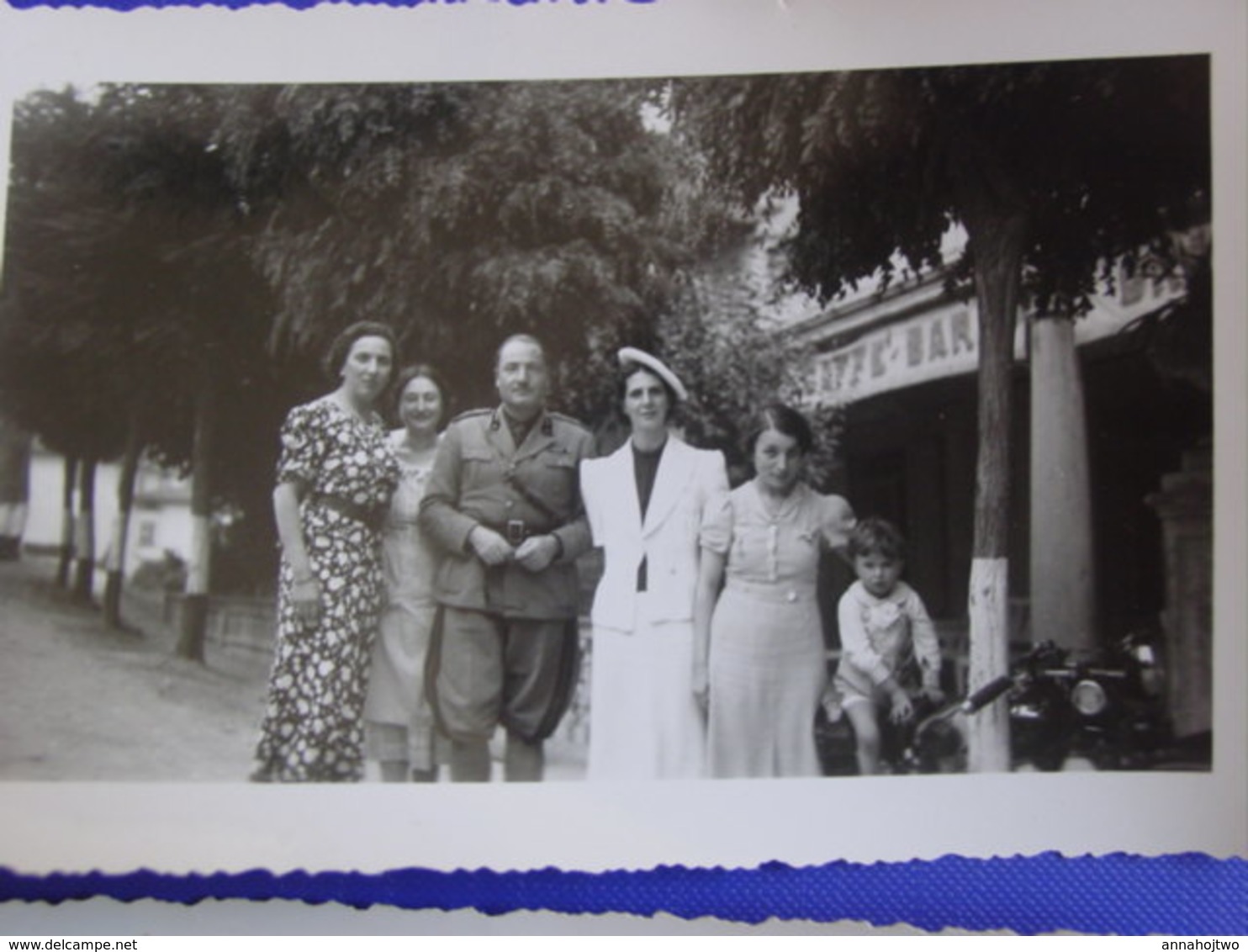 Val Roya - Lot 2 Photos Prises à St Dalmas De Tende :soldats Italiens & Civils - (San Dalmazzo Di Tenda En 1937 ) - Orte