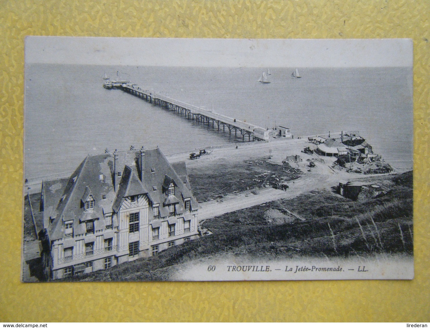 TROUVILLE SUR MER. La Jetée Promenade. - Trouville