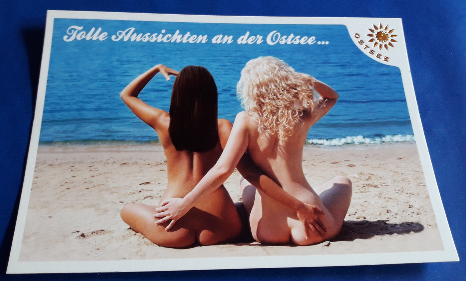 PIN-UP Post Card "Tolle Aussichten An Der Ostsee: Sexy Girls - Nude Butt" Jolie Jeune Femmes / Nice Young Women [19-977] - Pin-Ups