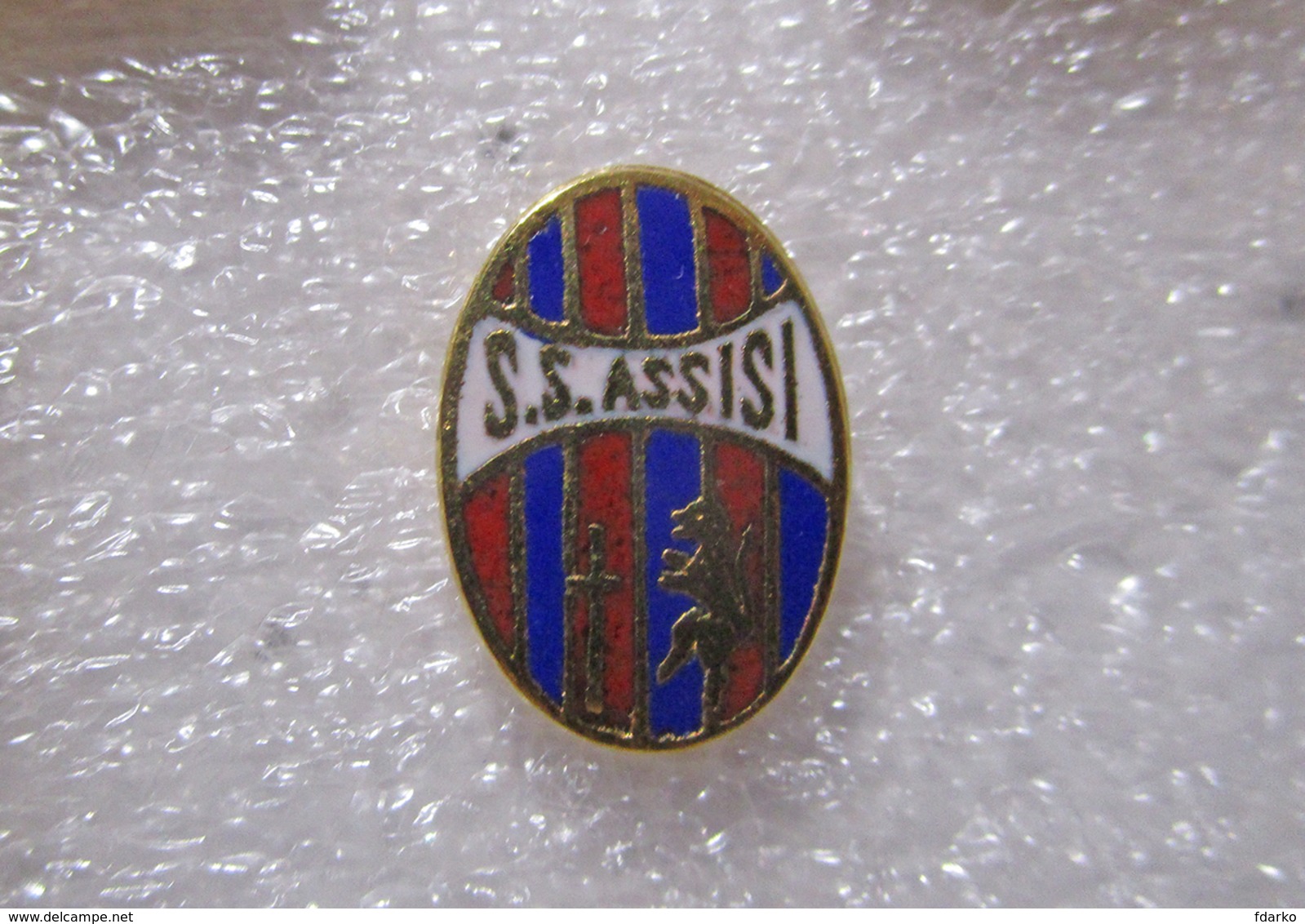 S.S.. Assisi Calcio Umbria Distintivi FootBall Soccer Spilla Pins Italy - Calcio