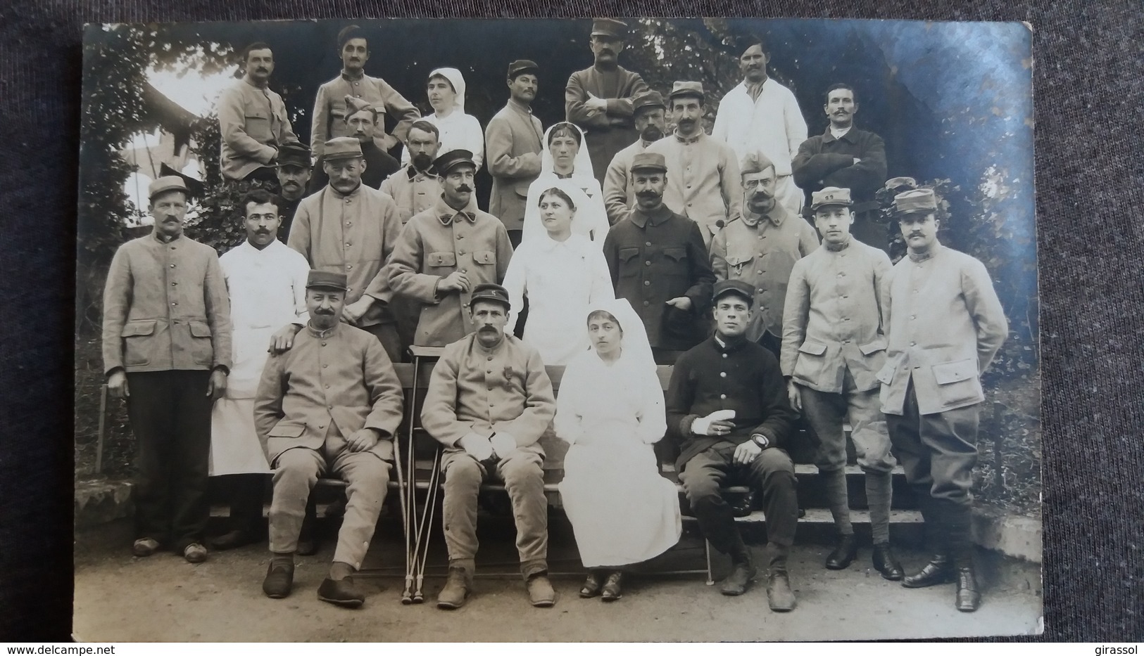 CPA PHOTO LAVAUD COGNAC GROUPE MILITAIRES SOLDATS INFIRMIERES BLESSES DEHORS CHARENTE GUERRE 14 ? ANIMATION BEAU PLAN - Photographs