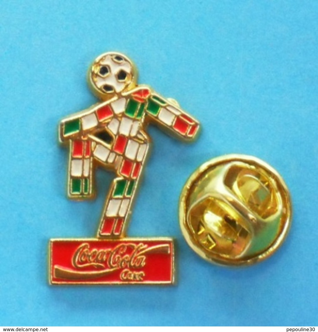 1 PIN'S //   ** COCA COLA COKE / MASCOTTE COUPE DU MONDE / ITALIE 1990 ** - Coca-Cola