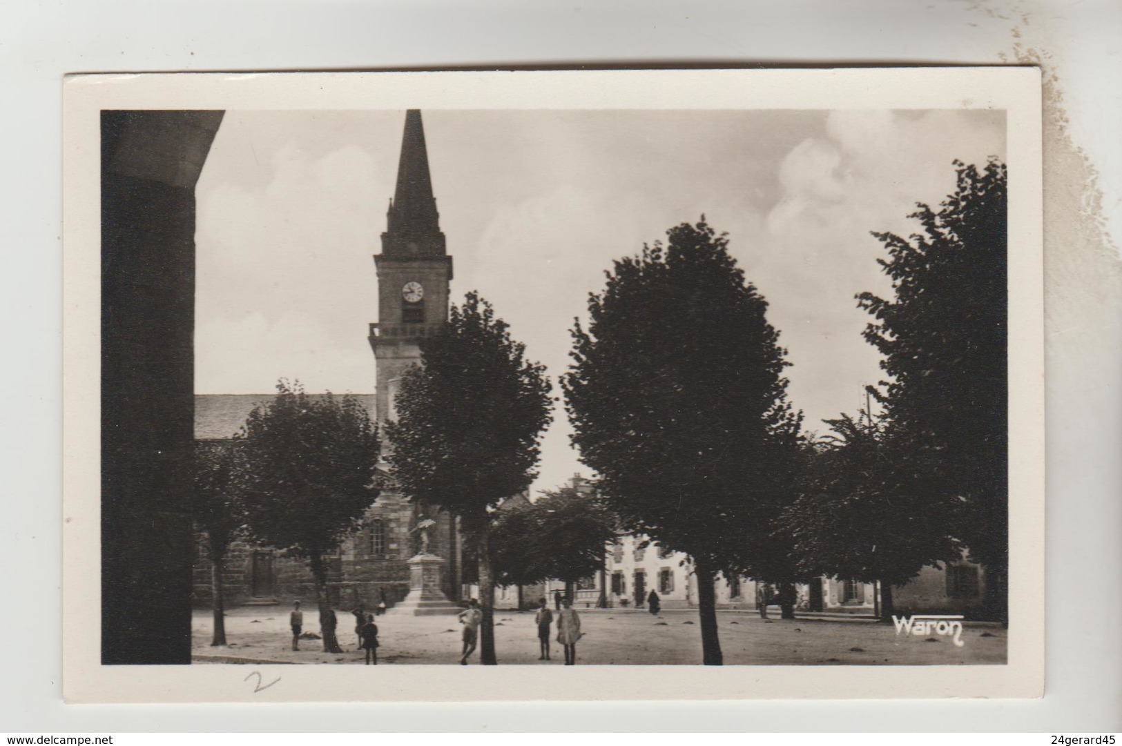 CPSM CLEGUEREC (Morbihan) - L'Eglise Et La Place - Cleguerec