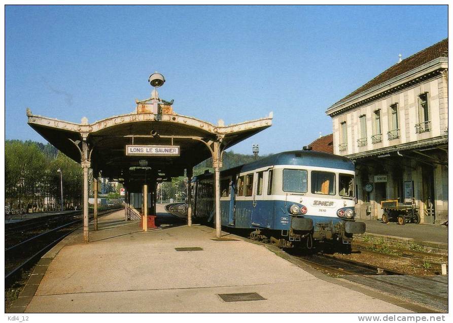 RU CT 34 - Autorail X 2810 En Gare - LONS LE SAULNIER - Jura - SNCF - Stations With Trains