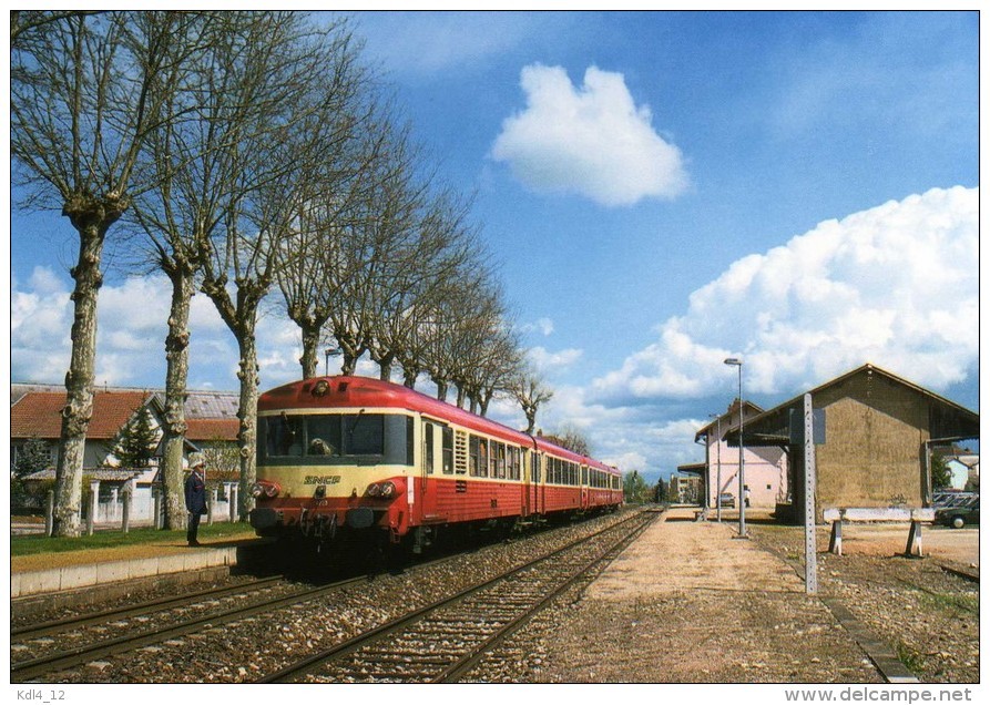 RU CT 36 - Autorails Caravelle X 4723 Et 4739 En Gare - SAINT-ANDRE DE CORCY - Ain - SNCF - Gares - Avec Trains