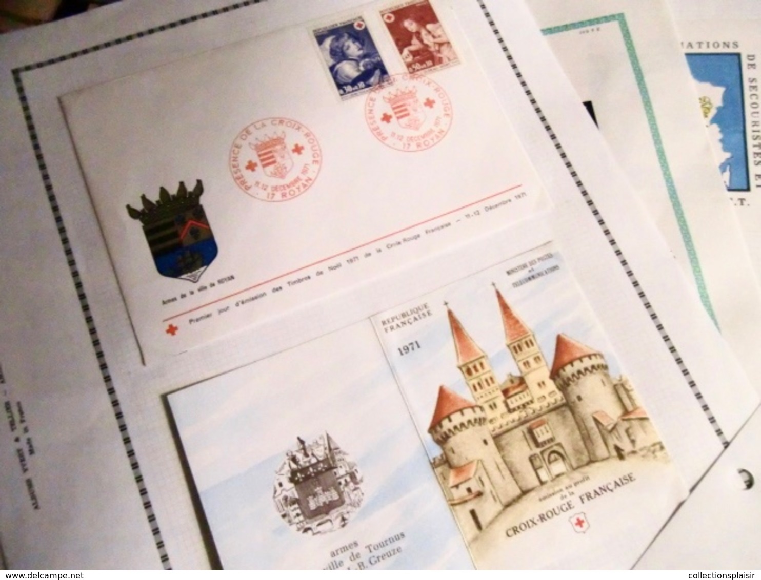 FRANCE LIQUIDATION UN GROS CARTON TIMBRES FDC DOCUMENTS DE TOUT DE TOUT A DECOUVRIR DERNIER LOT