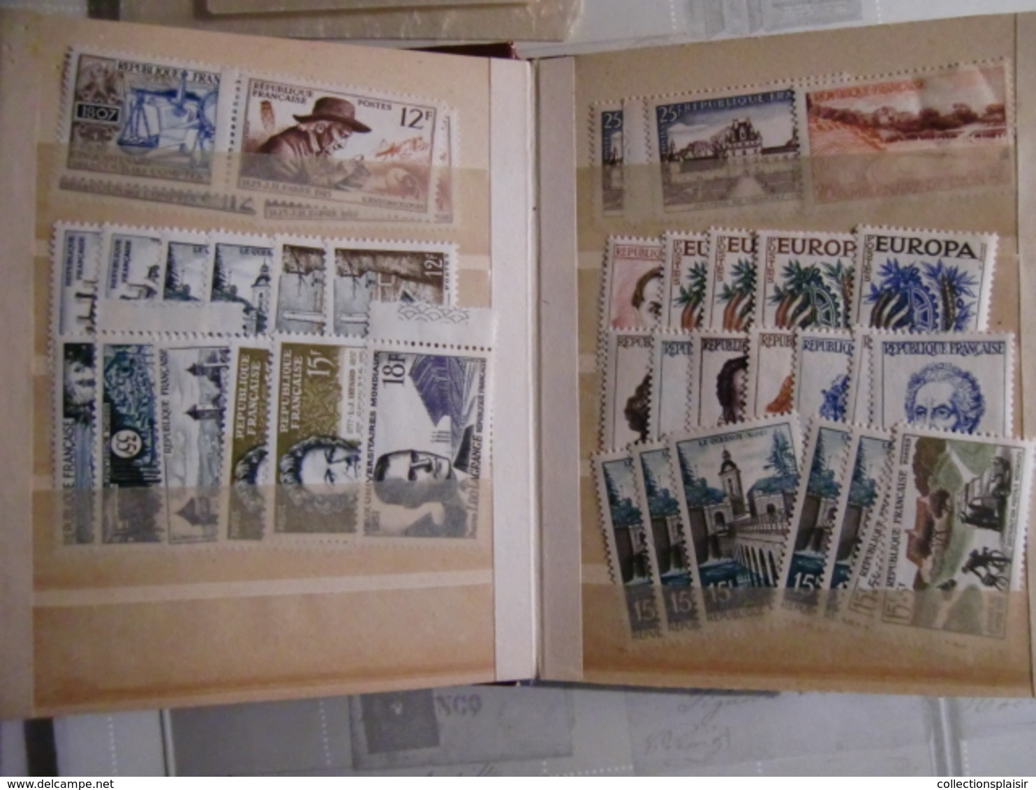 FRANCE LIQUIDATION UN GROS CARTON TIMBRES FDC DOCUMENTS DE TOUT DE TOUT A DECOUVRIR DERNIER LOT