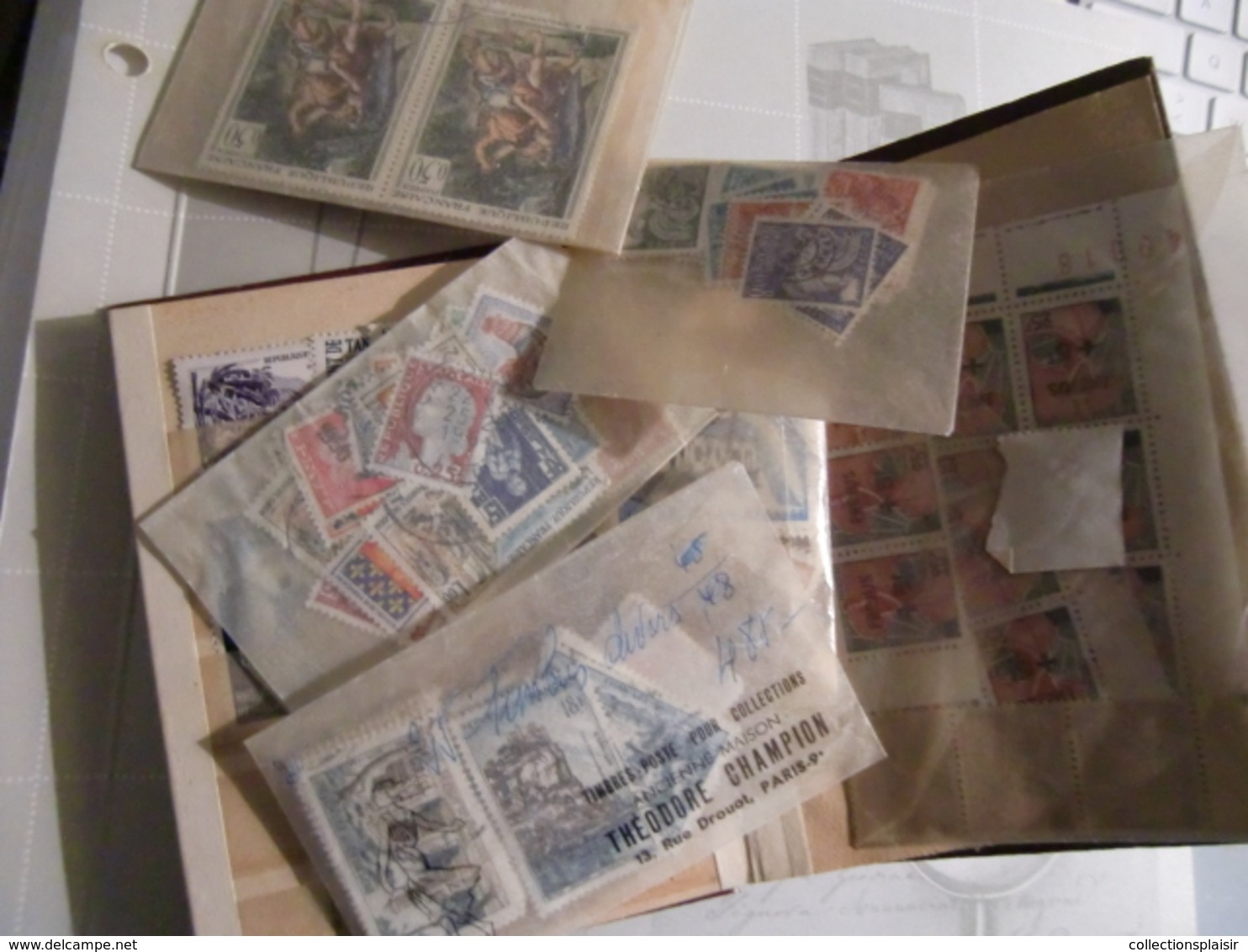 FRANCE LIQUIDATION UN GROS CARTON TIMBRES FDC DOCUMENTS DE TOUT DE TOUT A DECOUVRIR DERNIER LOT