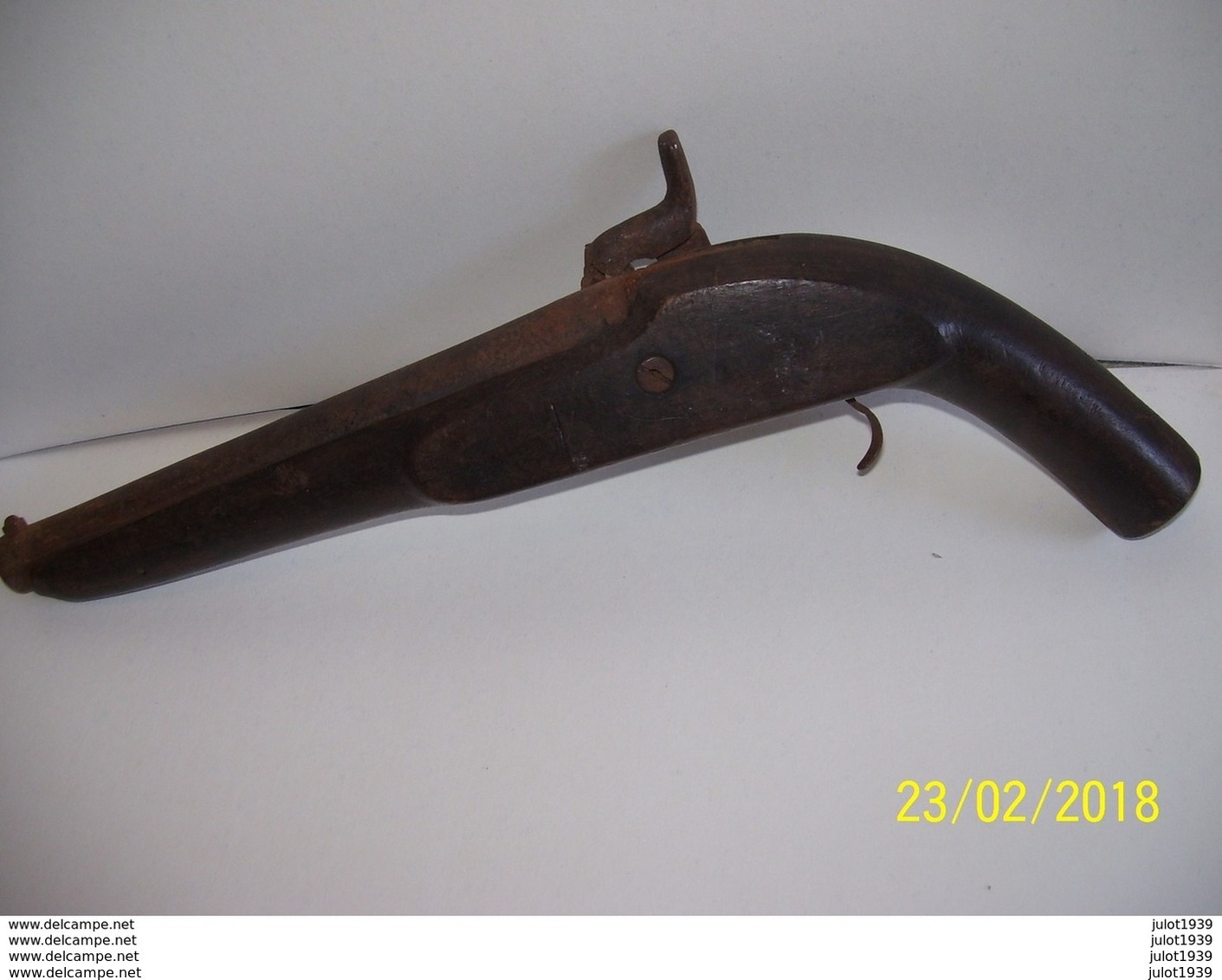 PISTOLET + CADEAU . Très Très Anciens . Dit Aussi " MOUSQUET" .+ 1 Autre Pistolet De Collection En CADEAU !!!!!!!!! - Andere & Zonder Classificatie