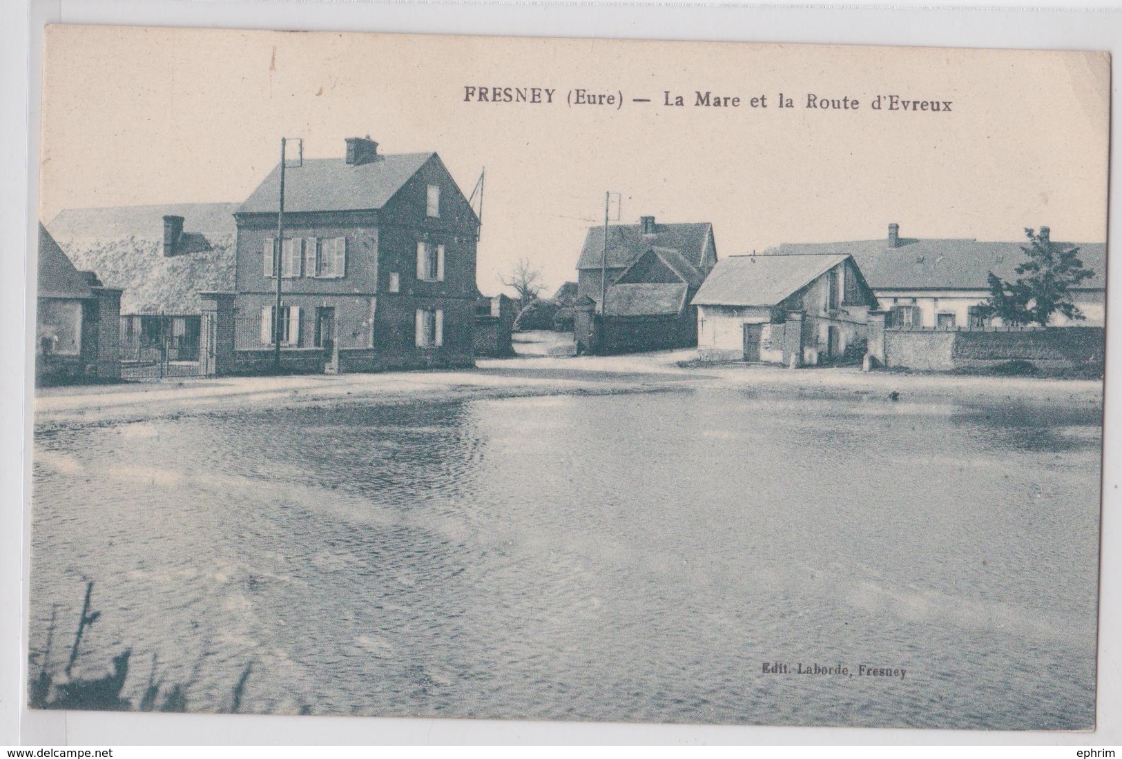 FRESNEY - La Mare Et La Route D'Evreux - Sonstige & Ohne Zuordnung