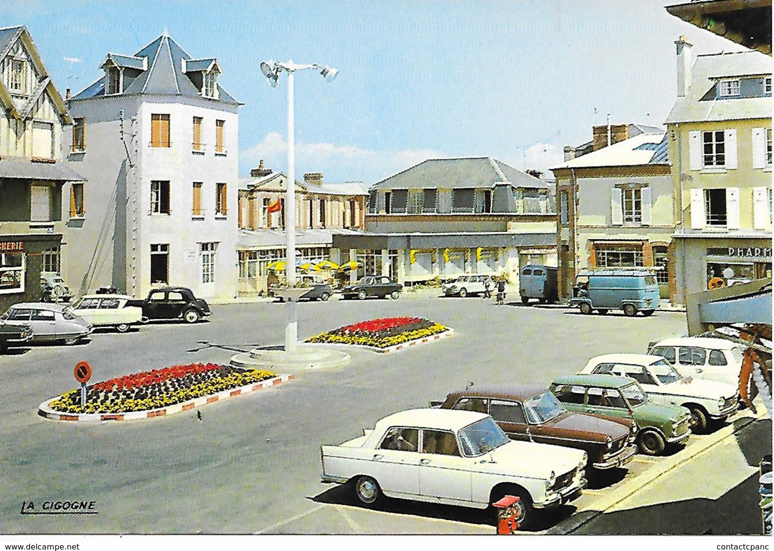 AGON COUTAINVILLE  ( 50 ) - La Place Du Centre   ( C.P.M. , Gd - Ft ) - Andere & Zonder Classificatie