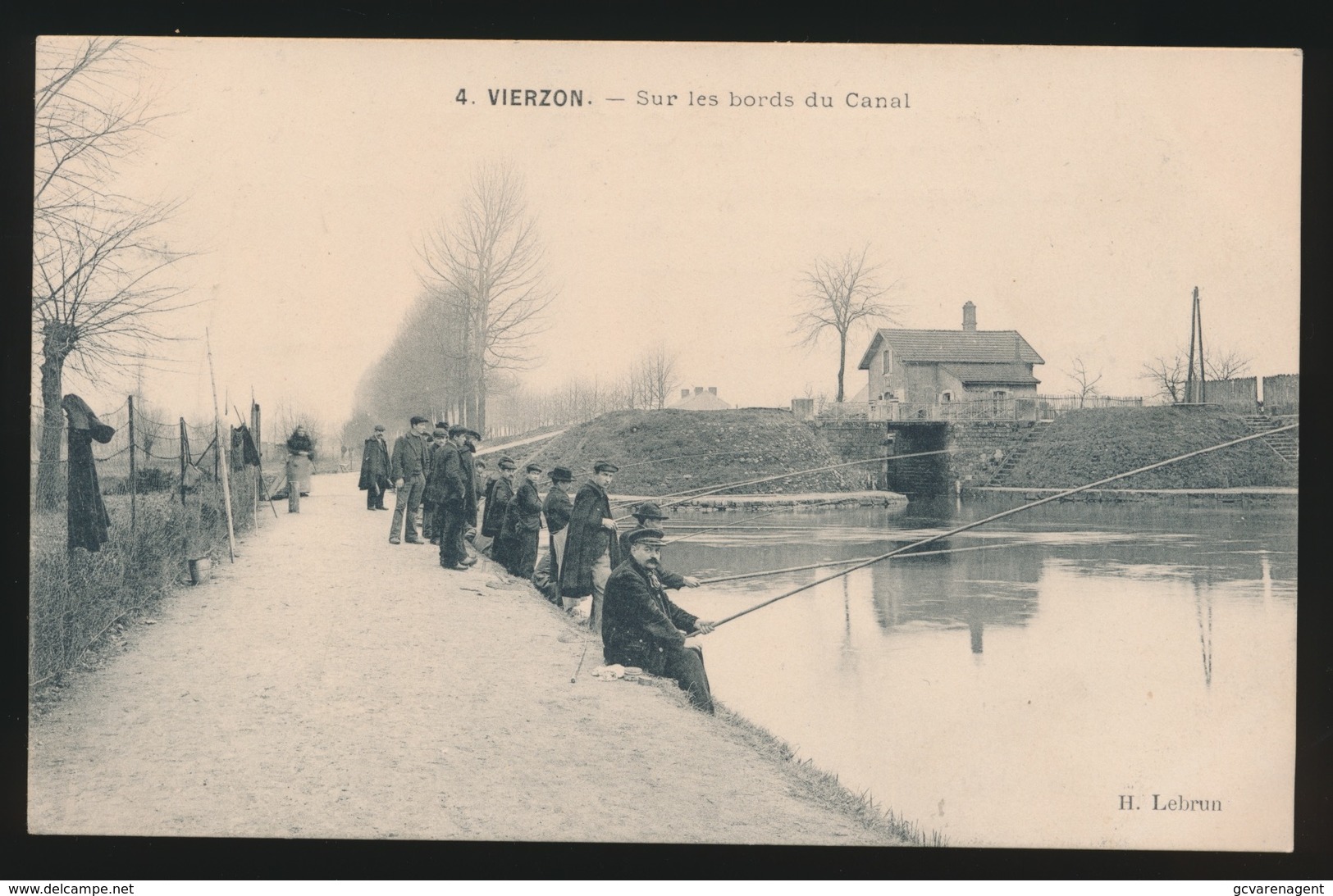 VIERZON   SUR LES BORDS DU CANAL - Vierzon