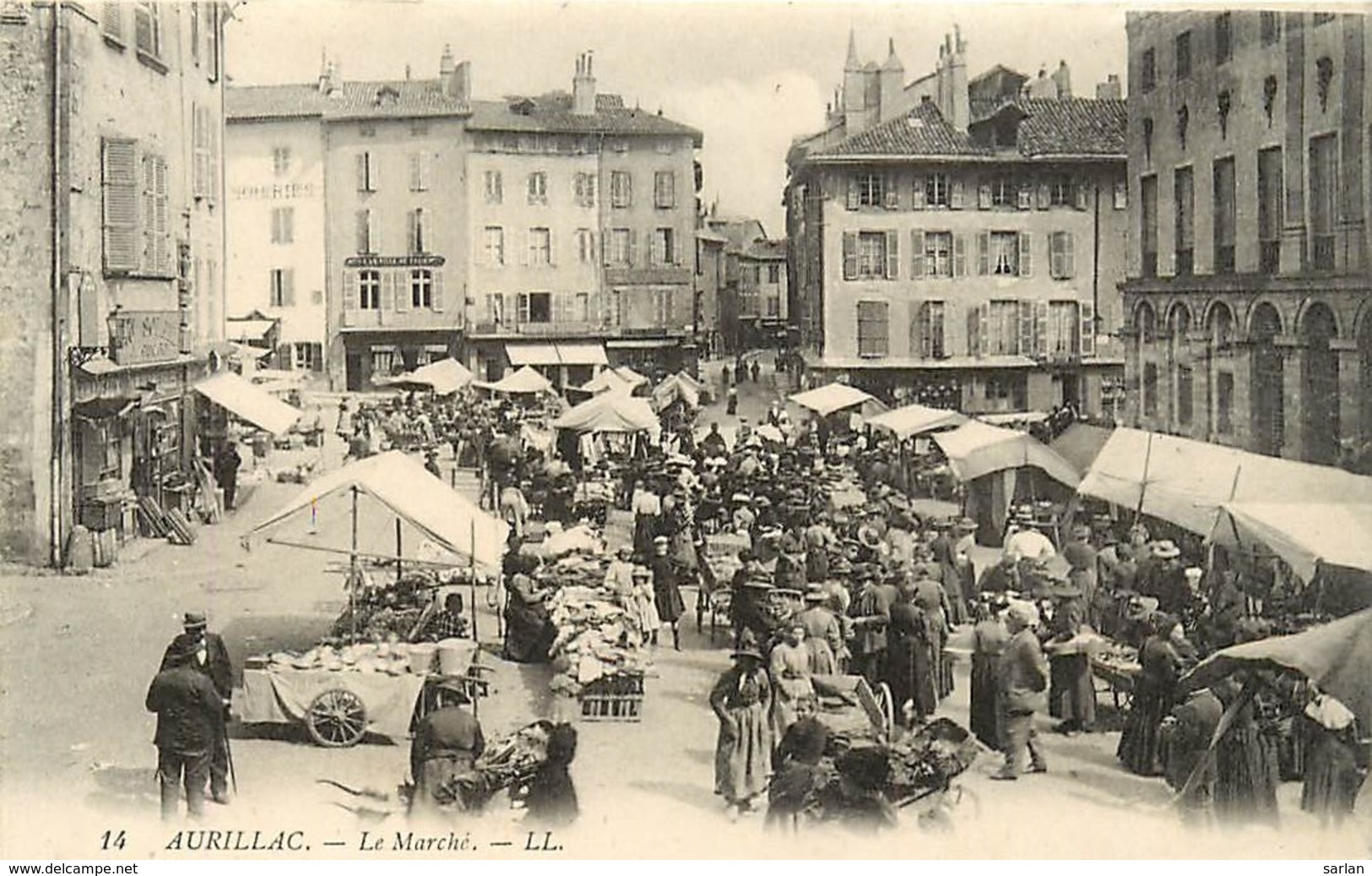 15 , AURILLAC , Le Marché   , * CF 366 14 - Aurillac