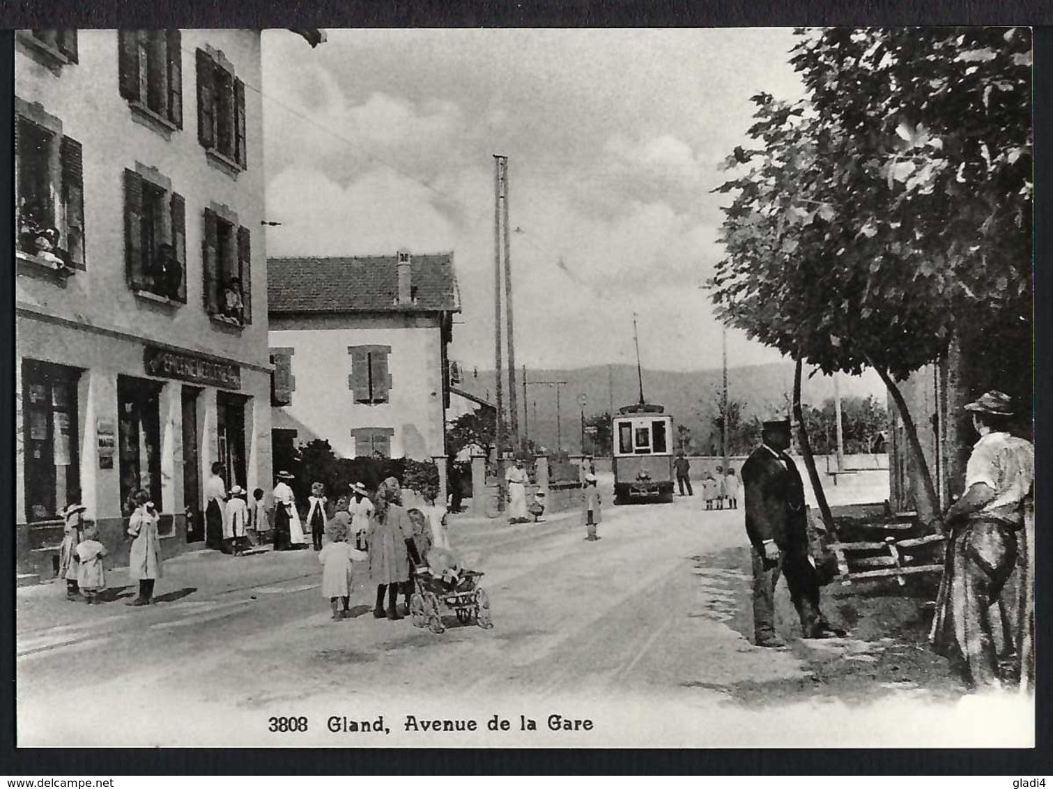 Gland - Avenue De La Gare - Bahnhof  - Tram - Gland