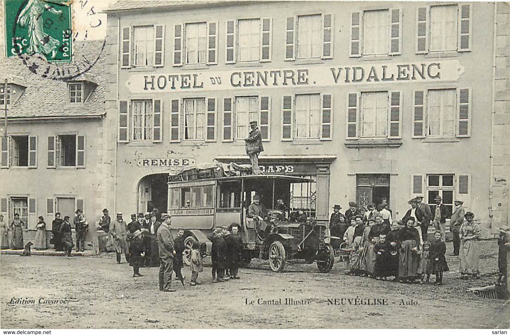 15 , NEUVEGLISE , L'autobus , * CF 366 73 - Autres & Non Classés