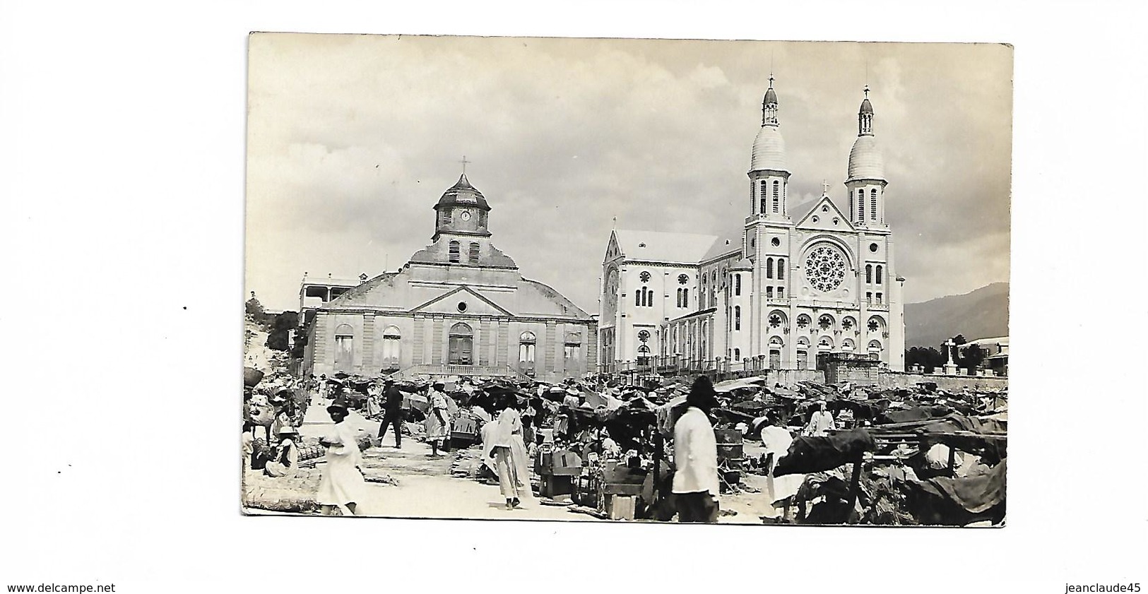 HAITI CARTE PHOTO MARCHE DEVANT LA CATHEDRALE - Sonstige & Ohne Zuordnung