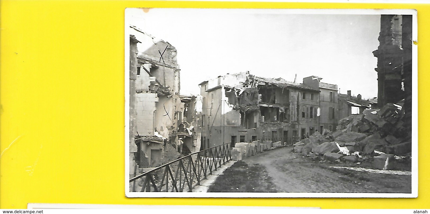 ARLES Bombardé 1944 Carte Photo Rond Point Des Arènes (George) Bouches Du Rhône (13) - Arles