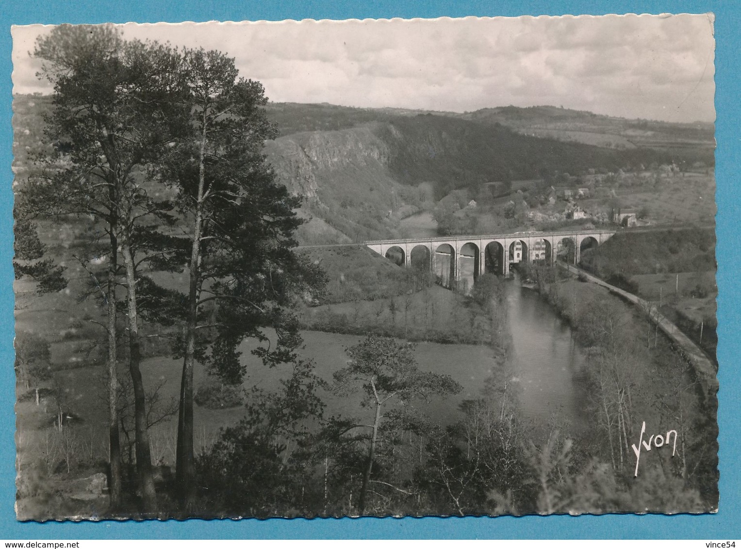 La Suisse Normande - CLECY - Panorama Du Viaduc - Carte Circulé 1952 - Clécy