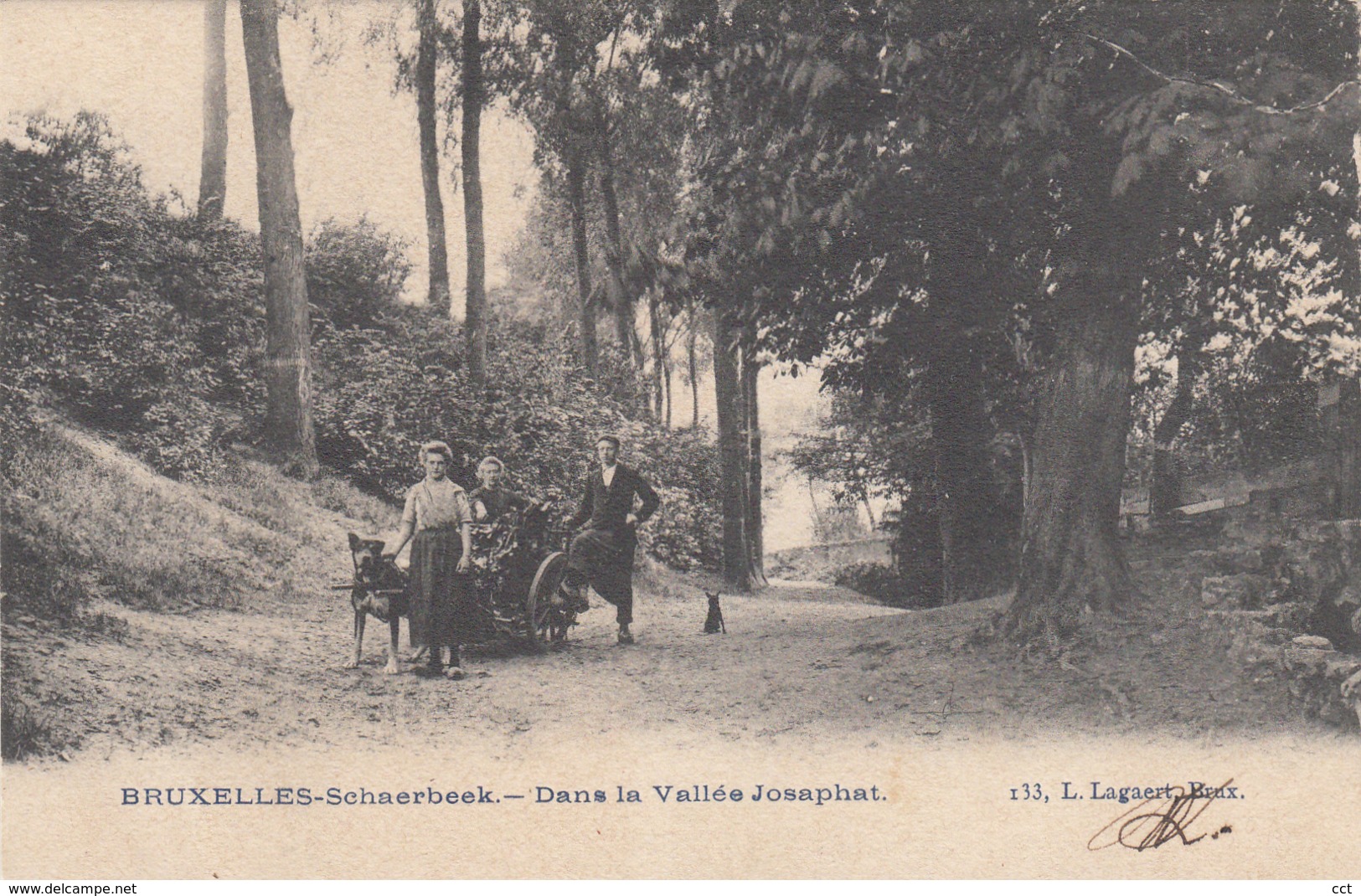 Schaerbeek  Bruxelles  Dans La Vallée Josaphat   Edit Lagaert N° 133  (Attelage Chien) - Schaerbeek - Schaarbeek