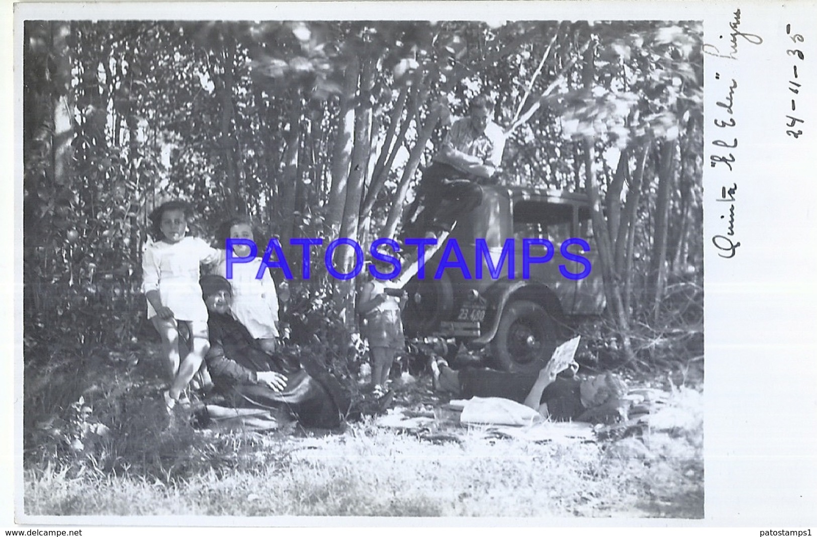 118741 AUTOMOBILE OLD CAR AUTO SEDAN AND FAMILY PHOTO NO POSTAL POSTCARD - Sonstige & Ohne Zuordnung