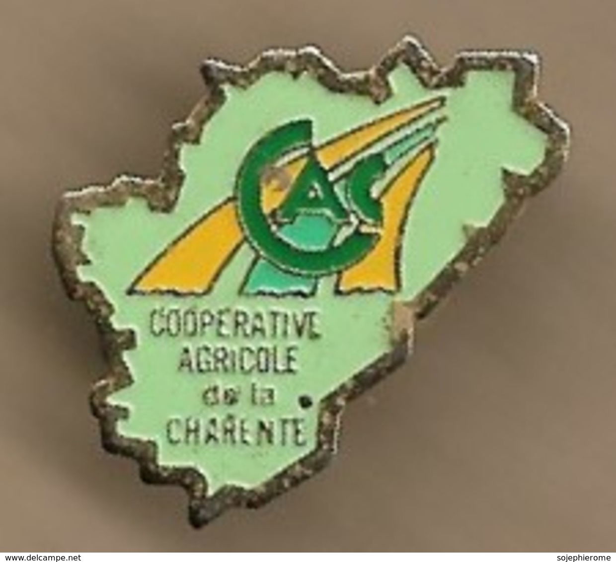 Pin's Coopérative Agricole De La Charente CAC - Administrations