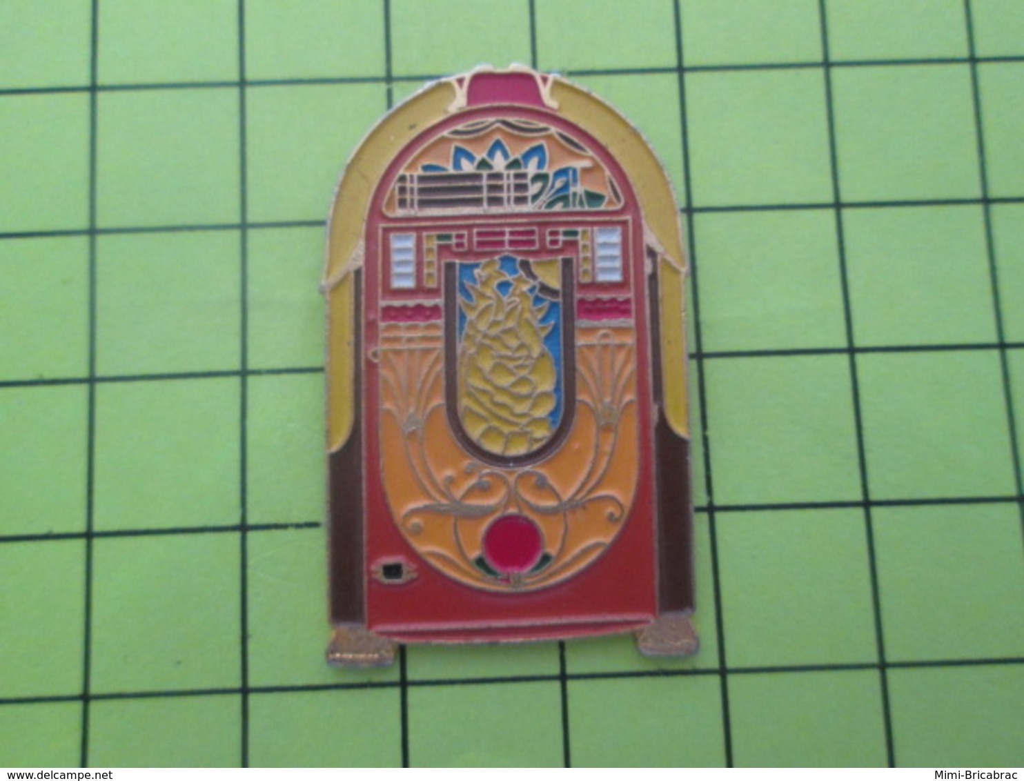 611c PINS PIN'S / Beau Et Rare : Thème MUSIQUE / Grand Pin's SUPERBE JUKE-BOX RETRO - Musique