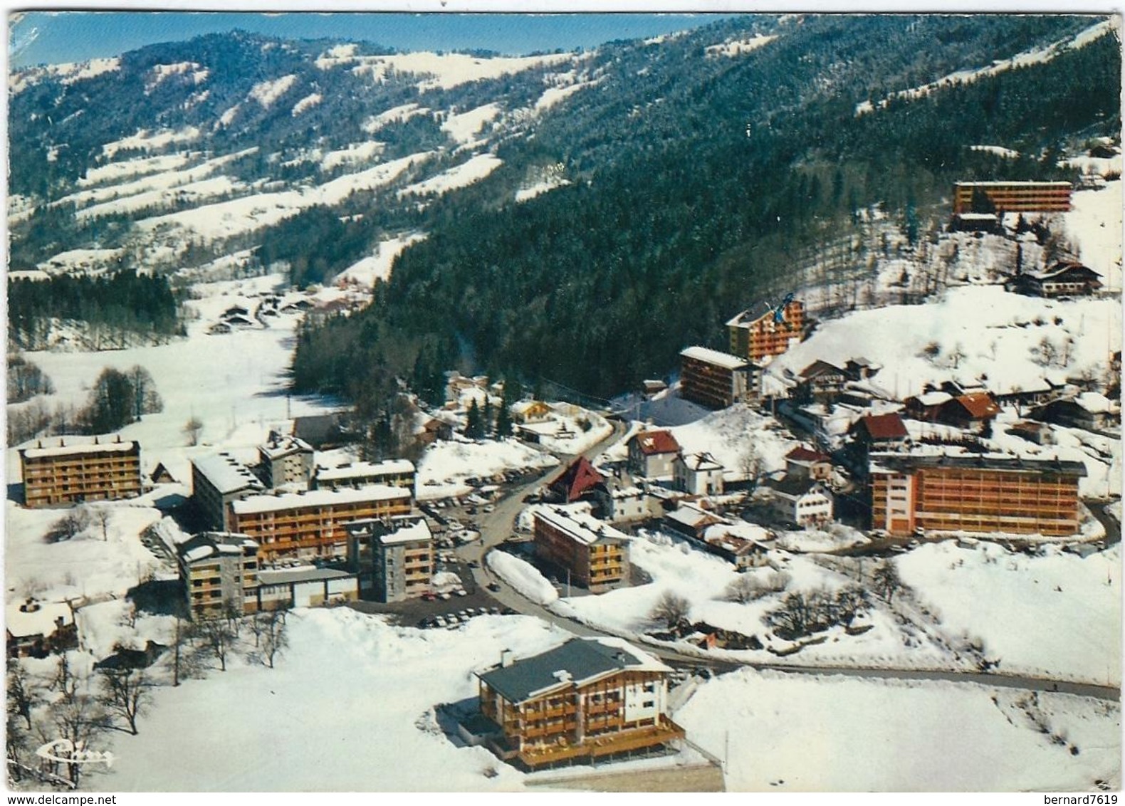 74  Les Carroz- Araches   Vue Aerienne Sur Le Centre De La Station - Autres & Non Classés