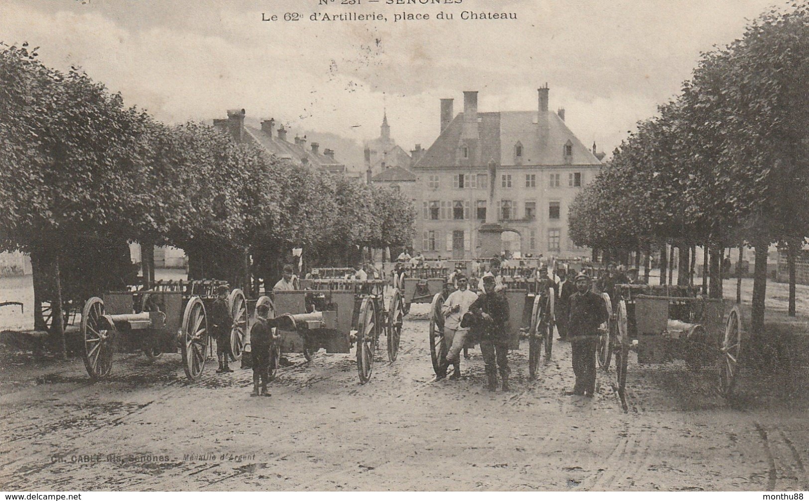 CPA 88 (Vosges) SENONES / LE 62ème D' ARTILLERIE PLACE DU CHATEAU / ANIMEE - Autres & Non Classés