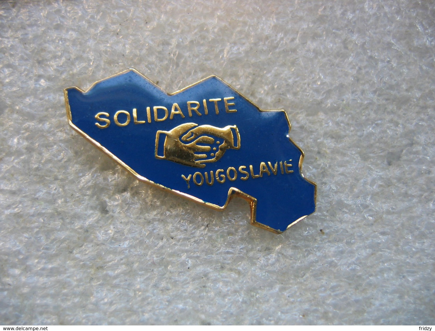 Pin's Solidarité YOUGOSLAVIE - Militaria