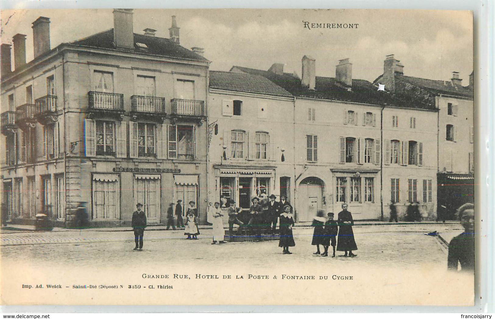 32329 - REMIREMONT - GRANDE RUE, HOTEL DE LA POSTE ET FONTAINE DU CYGNE - Remiremont