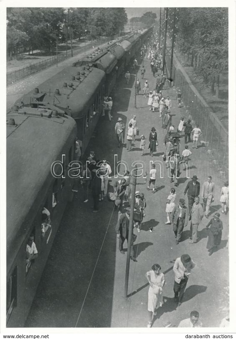 Cca 1932 Weekendvonat, Kinszki Imre (1901-1945) Hagyatékában őrzött Vintage Negatívról Készült Későbbi Nagyítás, A Kép H - Sonstige & Ohne Zuordnung