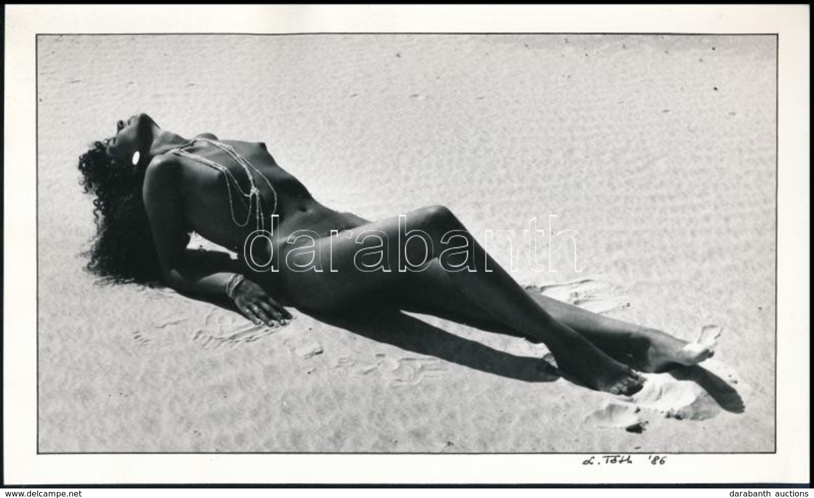 1986 L. Tóth Aláírt, Vintage Fotóművészeti Alkotása, Finoman Erotikus Fotó, 14,5x24 Cm - Sonstige & Ohne Zuordnung