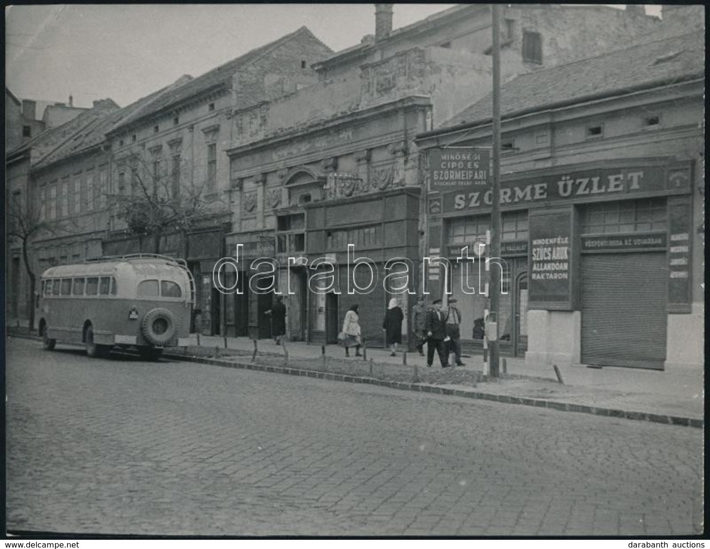 Budapest(?), Utcakép: Szőrmeüzlet, Fotó, Hátulján Feliratozva, 18,5×24 Cm - Sonstige & Ohne Zuordnung