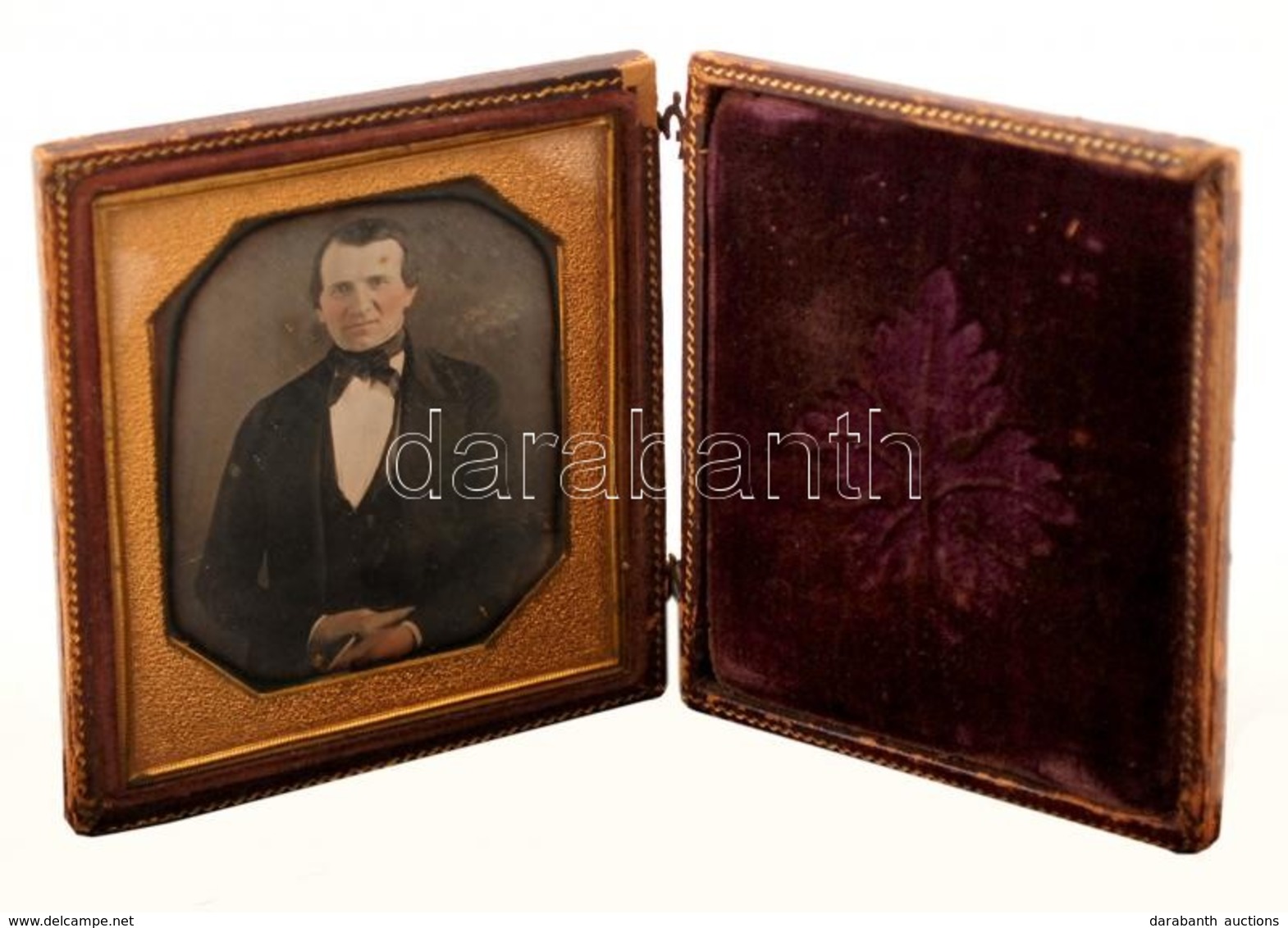 Cca 1850 Férfi Portré, Dagerrotípia, Zárható, Bársony Betétes Bőr Dobozban, 9x8cm / Cca1850 Portrait Of A Man, Daguerreo - Sonstige & Ohne Zuordnung