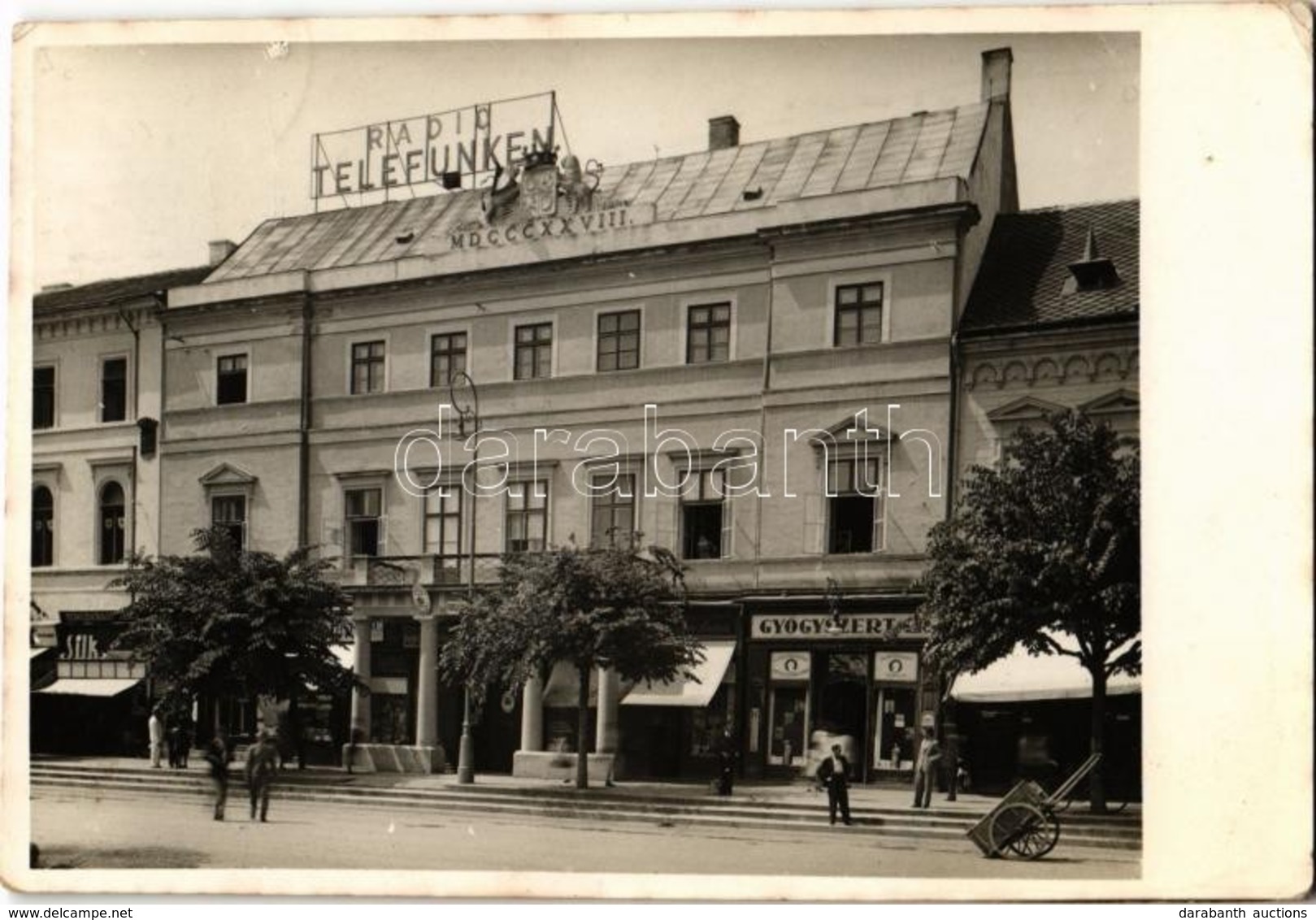 T2/T3 Kolozsvár, Cluj; Radio Telefunken, Gyógyszertár, Schildkraut Jenő Silk üzlete, OMIH Turista és Diákszálló / Street - Ohne Zuordnung