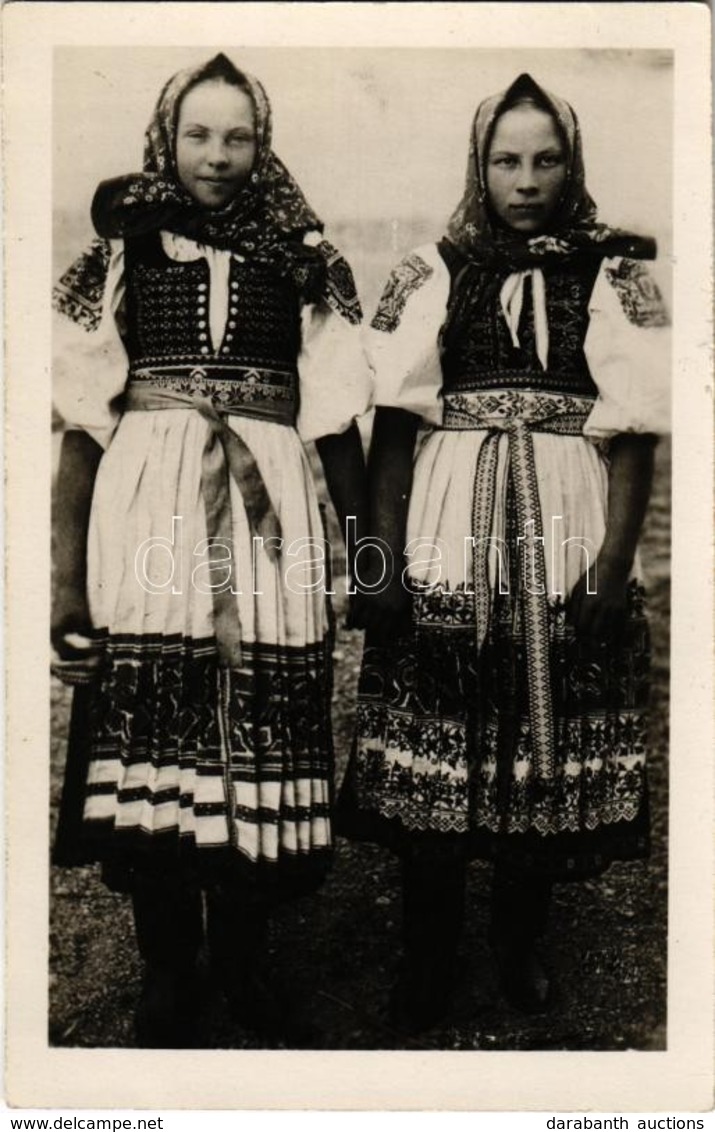 ** T1/T2 Trencsénteplic, Trencianske Teplice; Kroje / Folklore. Foto Tatra - Zonder Classificatie