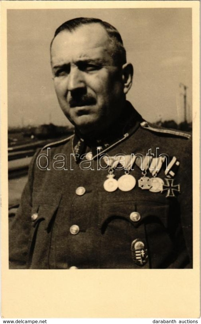 * T1/T2 1941 Budapest, Vitéz Bende Adolf Százados Kitüntetésekkel / WWII Hungarian Military Captain With Medals. Photo - Non Classificati