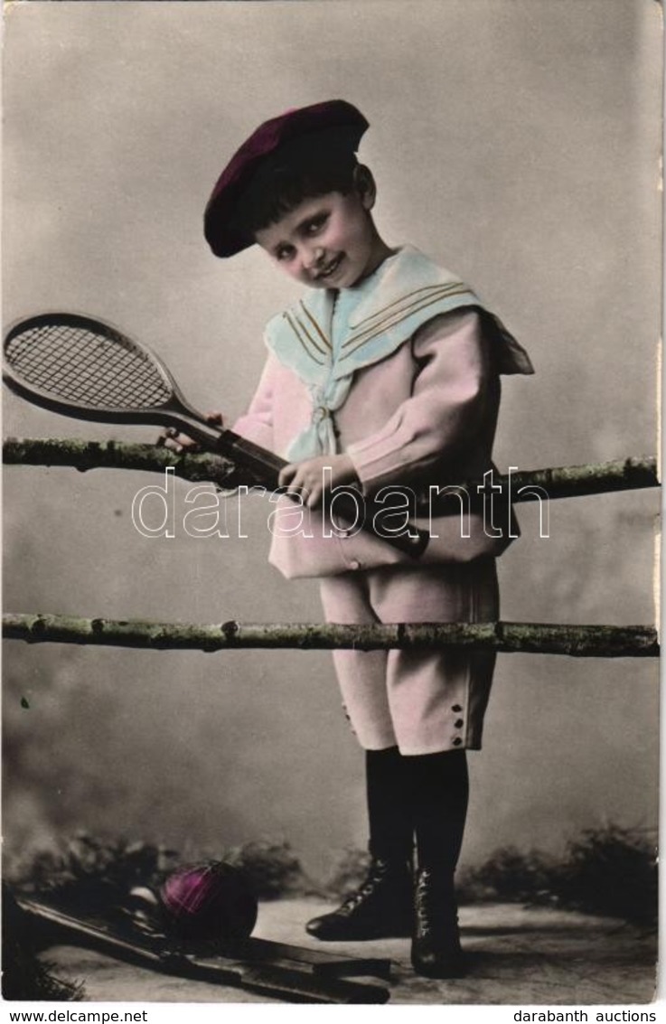 ** T2 Boy With Tennis Racket - Zonder Classificatie