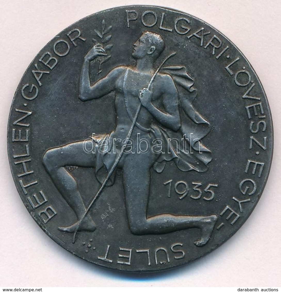 1935. 'Bethlen Gábor Polgári Lövész Egyesület' Fém Plakett (41mm) T:2 - Ohne Zuordnung