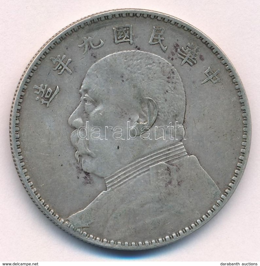 Kína 1920. 1$ (1Y) Ag 'Yüan Shihkai' 7 Karakter (26,88g) T:2
China 1920. 1 Dollar (1 Yuan) Ag 'Yüan Shihkai' 7 Character - Ohne Zuordnung